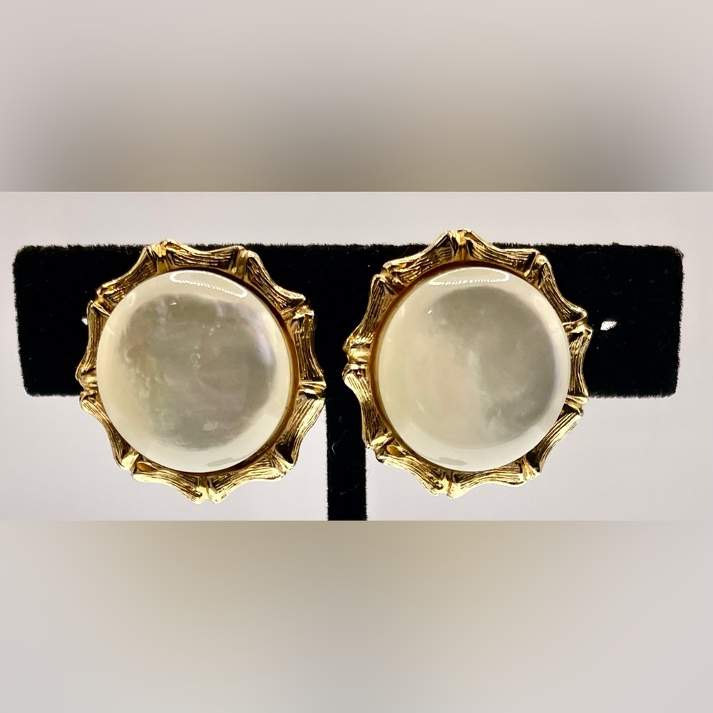 Vintage Gold Tone Screw Back Clip On Pearlescent Mother of Pearl Glass Gems